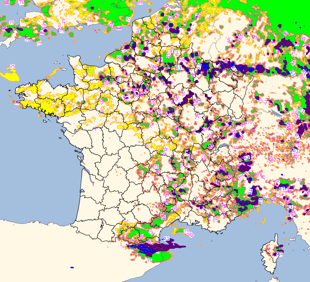 Prévision par Arome PI le 4 mai 2017 à 14h UTC pour le 4 mai 2017 à 16h30 UTC de la couverture en nébulosité basse (en pourcentage, en jaune : peu importante / en vert : totale), les précipitations prévues (en niveaux de bleu / violet) © Météo-France