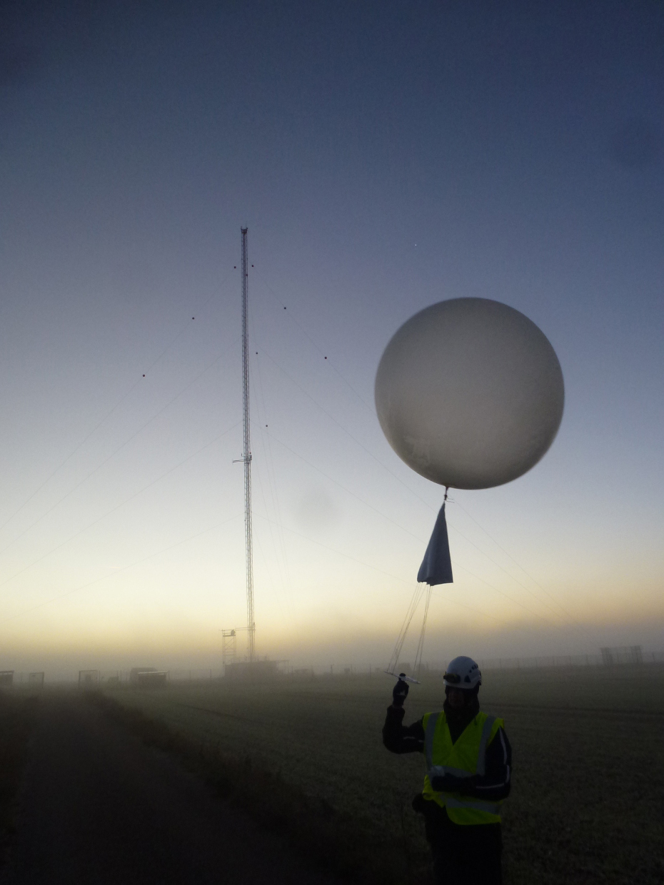 Lâcher de ballon pendant la campagne de mesure du brouillard, en automne 2016, dans la Meuse.